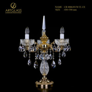 Mẫu đèn bàn CR 0006/03/30 POLISHED CE mang phong cách cổ điển châu Âu, chạm khắc tinh xảo, đính pha lê trong suốt tán sắc ánh sáng lấp lánh.