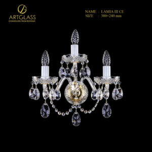 Đèn tường pha lê LAMIA III CE WL 3 bóng 40W được chế tác từ đồng thau mạ vàng và pha lê cao cấp, mang phong cách châu Âu tinh tế và sang trọng.