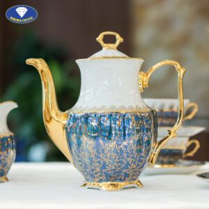 Ấm trà sứ sang trọng với họa tiết dây vàng vẽ thủ công tinh tế