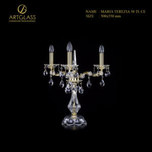 Mẫu đèn bàn MARIA TEREZIA 38 TL CE mang phong cách châu Âu cổ điển, điểm xuyết pha lê sáng lấp lánh, tạo nét sang trọng tinh tế.