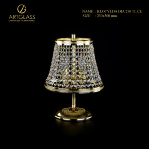 Mẫu đèn bàn KLOTYLDA DIA 250 CE thiết kế cổ điển sang trọng, đính pha lê Bohemia lấp lánh, phù hợp không gian nội thất đẳng cấp.