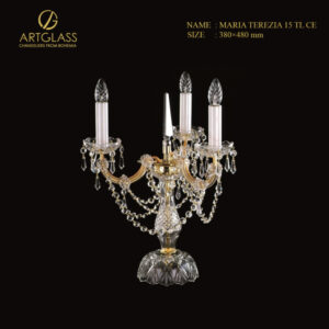 Mẫu đèn bàn MARIA TEREZIA 15 CE được chế tác thủ công tinh xảo với thân đèn pha lê Bohemia, chao đèn đính hạt pha lê lấp lánh.