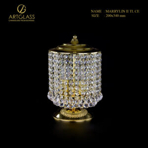 Mẫu đèn bàn MARRYLIN II TL CE của Artglass được chế tác tinh xảo từ pha lê Bohemia, mang phong cách cổ điển châu Âu đầy quý phái.