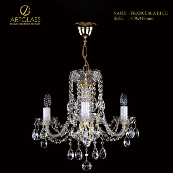 Đèn chùm FRANCESCA III CE kiểu dáng cổ điển, làm từ đồng thau mạ vàng và pha lê cao cấp, trang bị 3 bóng đèn 40W, tạo điểm nhấn sang trọng cho nội thất.