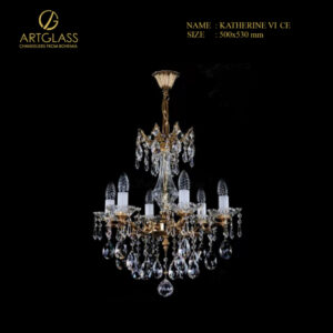 Đèn chùm pha lê KATHERINE VI POLISHED CE với 6 bóng đèn 40W, chế tác từ đồng thau mạ vàng và pha lê cao cấp, thiết kế tinh xảo từ Artglass Tiệp Khắc cho không gian sang trọng.
