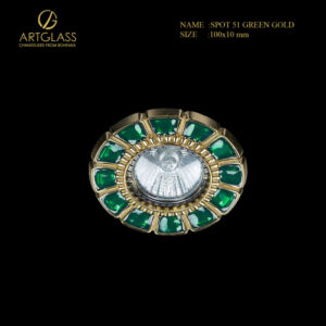 Đèn ốp trần SPOT 51 GREEN GOLD thiết kế dạng đèn spotlight âm trần, với khung tròn bằng đồng mạ vàng được trang trí bằng các viên đá màu xanh lá cây.