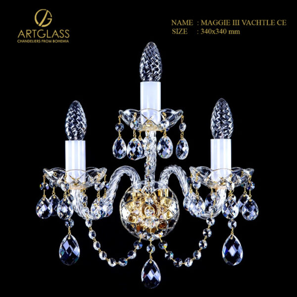 Đèn tường pha lê MAGGIE III VACHTLE CE 3 bóng 40W, thiết kế tinh xảo với khung đồng thau mạ vàng và pha lê Bohemia cao cấp, mang đến vẻ sang trọng và ánh sáng lấp lánh cho không gian nội thất.