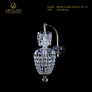 Đèn tường pha lê METIS CHAIN NICKEL WL CE một bóng 40W với khung đồng thau mạ nickel sáng bóng, thân pha lê cao cấp CH Séc tỏa sáng lung linh, mang đến vẻ đẹp sang trọng và hiện đại cho không gian.