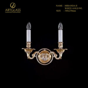 Đèn tường pha lê MIRANDA II WHITE GOLD WL từ Artglass với 2 bóng đèn hình nến, nổi bật với khung đồng thau mạ vàng được chạm khắc họa tiết tinh xảo.