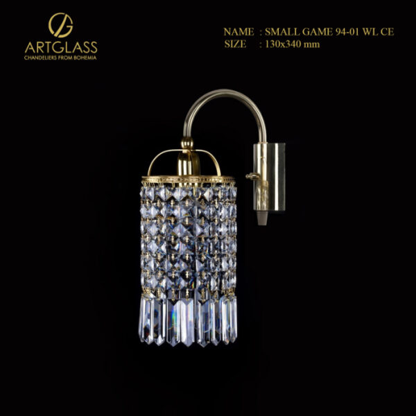 den-tuong-pha-le-small-game-94-01-wl-ce Đèn tường pha lê SMALL GAME 94-01 WL CE của Artglass, với chụp đèn hình trụ từ các dải pha lê và tay đèn bằng đồng thau mạ vàng.